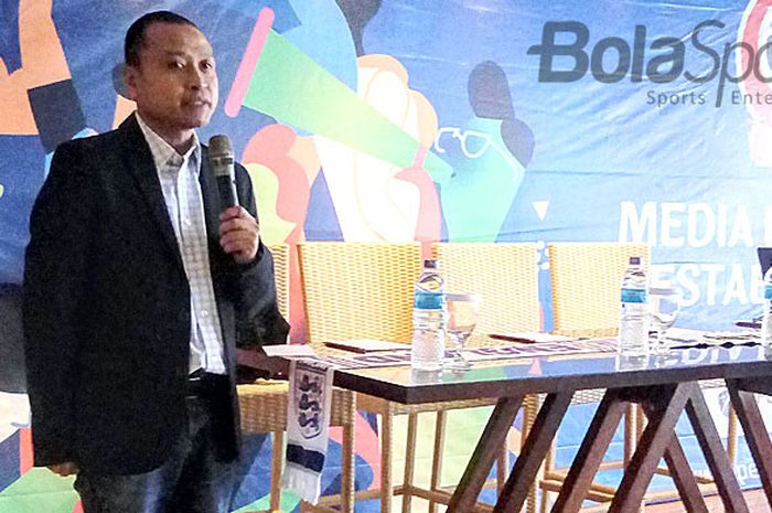 Presiden Direktur PT PestaBola Indonesia (PT PBI), Pongki Rivawanto, saat memberikan pengarahan kepada pihak Hotel dan Restoran terkait hak siar Piala Dunia 2018 pada Kamis (26/4/2018) di Kutabex, Kuta.
