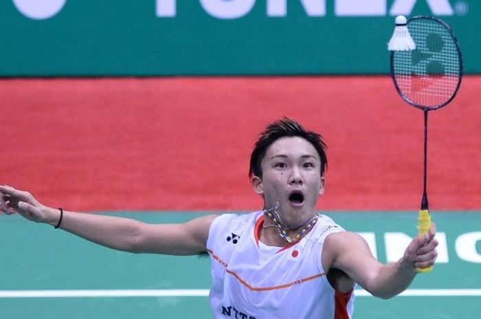 Pebulu tangkis tunggal putra Jepang, Kento Momota, saat pertandingan final India Terbuka di Siri Fort Indoor Stadium, Minggu (3/4/2016). Pada laga itu, Momota menang 21-15, 21-18 atas Viktor Axelsen (Denmark)