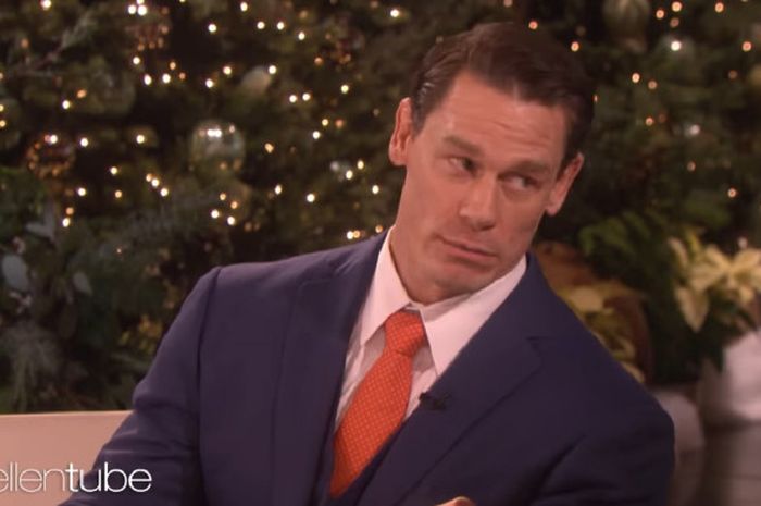 John Cena tampil dengan gaya rambut baru  ketika menjadi bintang tamu di The Ellen DeGeneres Show, Senin (3/12/2018).