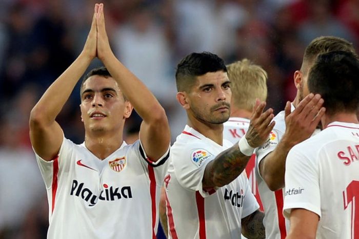 Reaksi Wissam Ben Yedder (kiri) setelah mencetak gol Sevilla FC ke gawang Celta Vigo dalam partai Liga Spanyol di Stadion Ramon Sanchez Pizjuan, 7 Oktober 2018.