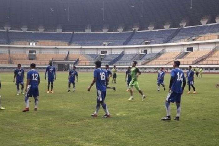 Persib Bandung lakukan sesi latihan sore di Stadion Gelora Bandung Lautan Api (GBLA),  Senin (21/5/2018)