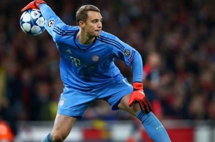 Kiper Bayern Muenchen, Manuel Neuer, beraksi dalam partai Liga Champions melawan Arsenal di Stadion Emirates pada 20 Oktober 2015.