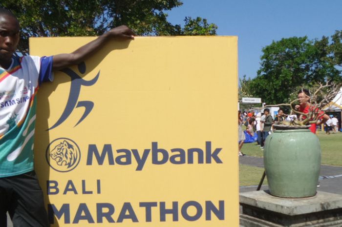 Pelari asal Kenya, Charles Kipsang, mengincar status juara di Maybank Bali Marathon 2017 di Gianyar, Bali, Minggu (27/8/2017).