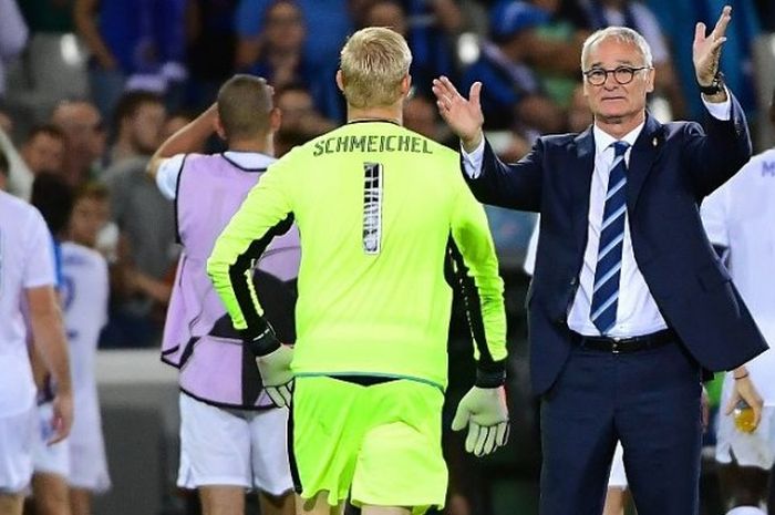 Manajer Leicester City, Claudio Ranieri, merayakan kemenangan timnya pada akhir laga liga Champions kontra Club Brugge di Jan Bredyelstadion, 14 September 2016.