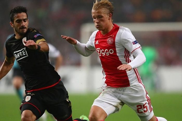 Pemain muda Ajax Amsterdam, Kasper Dolberg, dalam laga kontra Standar Liege di Amsterdam Arena pada 19 September 2016