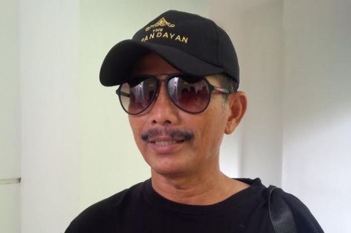 Pelatih Persib, Djadjang Nurdjaman memberikan keterangan terkait laga timnya kontra Persiba Balikpapan di Hotel Papandayan, Kota Bandung, Sabtu (11/2/2017). 
