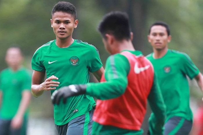 Aksi striker PS TNI, Dimas Drajad, pada sesi seleksi Indonesia U-22 tahap kedua di Lapangan Sekolah 