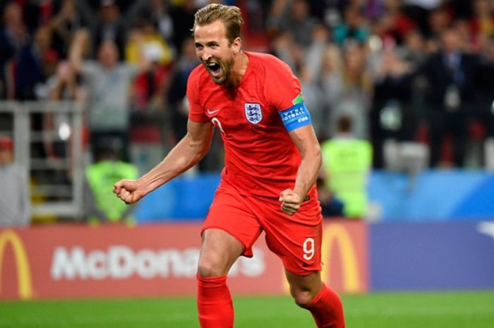  Penyerang Inggris, Harry Kane,  melakukan selebrasi setelah mencetak gol lewat eksekusi tendangan penalti pada pertandingan Kolombia melawan Inggris babak 16 besar Piala Dunia 2018 di Otkrytiye Arena, Selasa (3/7/2018) waktu setempat. 