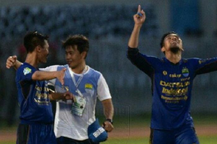 Pemain Persib merayakan hasil imbang atas Persipura di Stadion Mandala, Jayapura, Senin (28/8/2017).