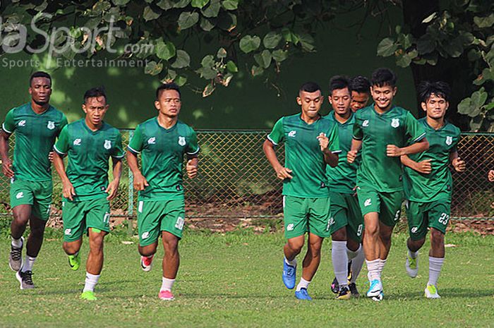          Latihan perdana PSMS Medan pasca mengalahkan Perseru Serui, Senin (23/4/2018) sore di Stadion Kebun Bunga.         