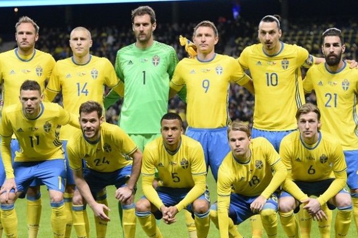 Para pemain Swedia difoto sebelum laga kontra Republik Ceko di Friends Arena, 29 Maret 2016.
