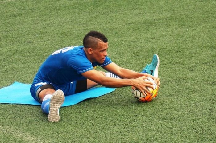 Aron Da Silva saat melakukan latihan bersama Persib Bandung, Selasa (26/1/2016)