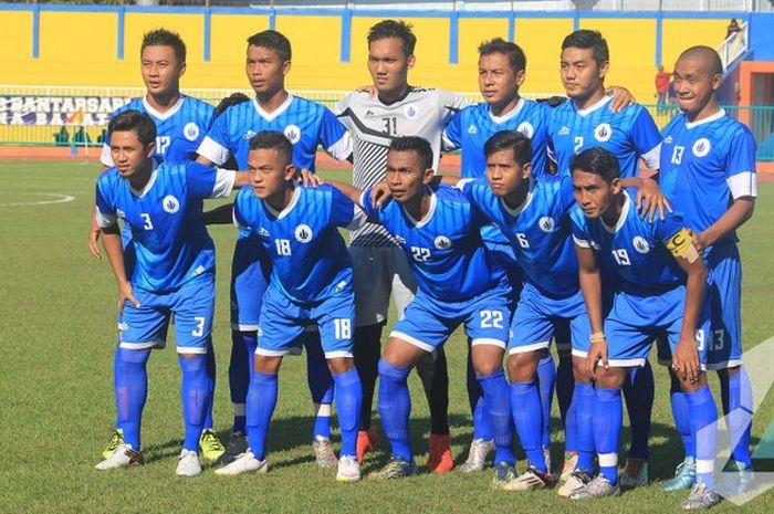 Pose tim PSCS Cilacap yang berlaga kontra Persita pada ISC B di Stadion Gelora Bumi Kartini, Jepara, Sabtu (10/12/2016) sore. 