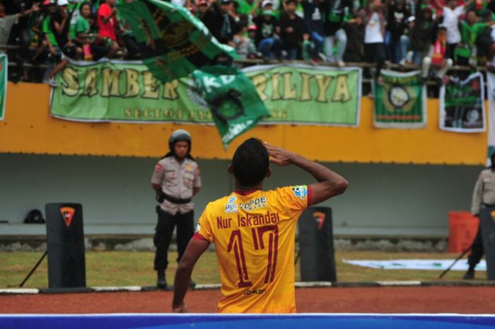 Nur Iskandar pemain Sriwijaya FC melakukan seleberasi  setelah berhasil menciptakan gol ke gawang Persiba Balikpapan dalam lanjutan Liga 1 Gojek Traveloka, Selasa (29/8/2017) di Stadion Gelora Sriwijaya Jakabaring Palembang.