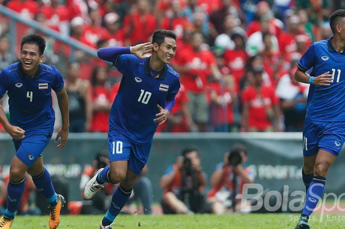 Suka cita pemain timnas U-22 Thailand sesuai membobol gawang timnas U-22 Indonesia pada penyisihan Grup B SEA Games 2017 di Stadion Shah Alam, Selangor, Malaysia, Selasa (15/8/2018).