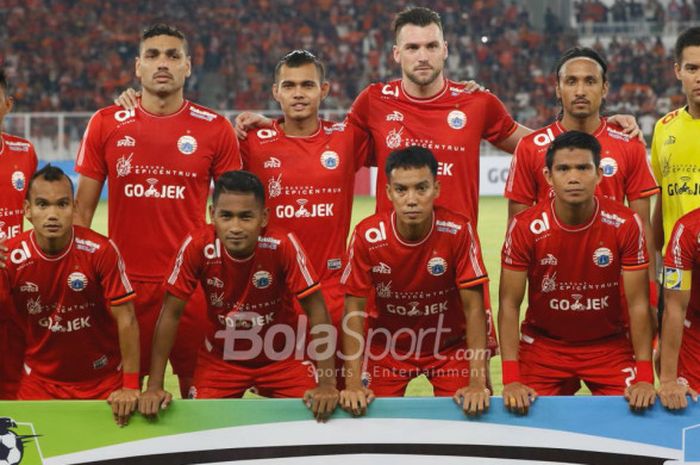  Pose bersama pemain Persija sebelum menjamu Borneo FC pada laga pekan keempat Liga 1 2018 di SUGBK, Sabtu (14/4/2018).  