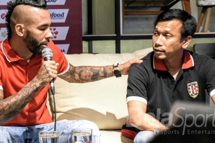 Pemain teranyar Bali United, Bruno Demerson bersama pelatih Widodo Cahyono Putro