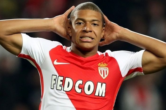 Gaya pemain AS Monaco, Kylian Mbappe Lottin, seusai melewatkan peluang menjebol gawang Manchester City dalam partai leg kedua babak 16 besar Liga Champions di Stadion Louis II, Monako, 15 Maret 2017.