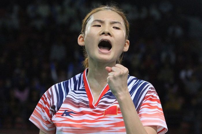 Pebulu tangkis tunggal putri China, Han Yue, melakukan setelah memastikan diri sebagai penentu ke final Kejuaraan Dunia Junior 2017 seusai mengalahkan Jepang 3-1 pada semifinal beregu yang berlangsung di GOR Among Rogo, Yogyakarta, Jumat (13/10/2017).