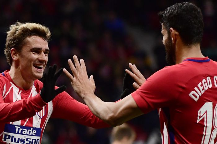 Penyerang Atletico Madrid, Antoine Griezmann (kiri), merayakan gol keempatnya bersama rekan setimnya, Diego Costa, dalam laga lanjutan Liga Spanyol melawan Leganes di Stadion Wanda Metropolitano, Kamis (1/3/2018).