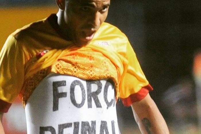 Beto Goncalves lakukan aksi solidaritas untuk Reinaldo Da Costa dengan mengenakan tulisan Reinaldo 