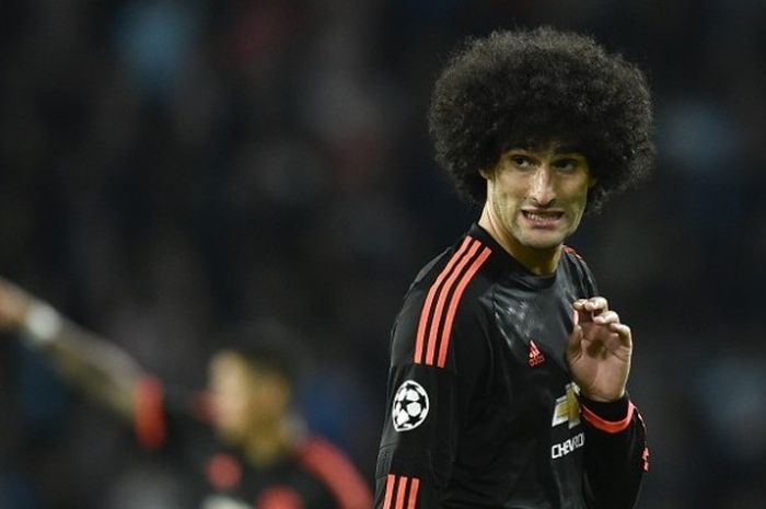 Gelandang Manchester United, Marouane Fellaini, tampil pada laga Liga Champions kontra PSV Eindhoven, di Stadion Philips, 15 September 2015. 