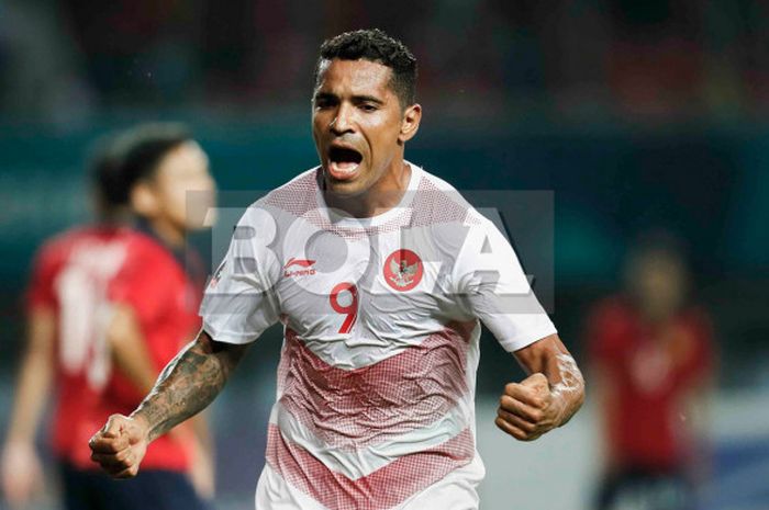 Selebrasi striker tim nasional U-23 Indonesia, Alberto Goncalves, seusai mencetak gol ke gawang Laos pada pertandingan lanjutan Grup A sepak bola Asian Games 2018, di Stadion Patriot, Jumat (17/8/2018). 