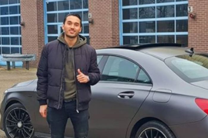 Ezra Walian dan mobilnya