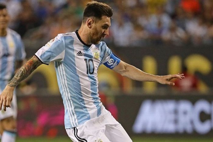 Striker asal Argentina, Lionel Messi, beraksi pada laga Copa America Centenario kontra Panama, Sabtu (11/6/2016) WIB.