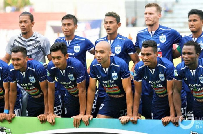  Skuat PSIS Semarang saat menjamu Persela di Stadion Moch Soebroto, Magelang, Senin  (7/5/2018) 