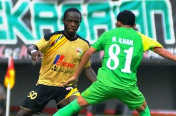 Erick Weeks saat masih membela Mitra Kukar. 