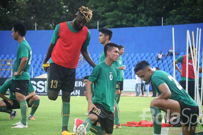 Para pemain Sriwijaya FC memulai latihan untuk menyambut musim 2018.