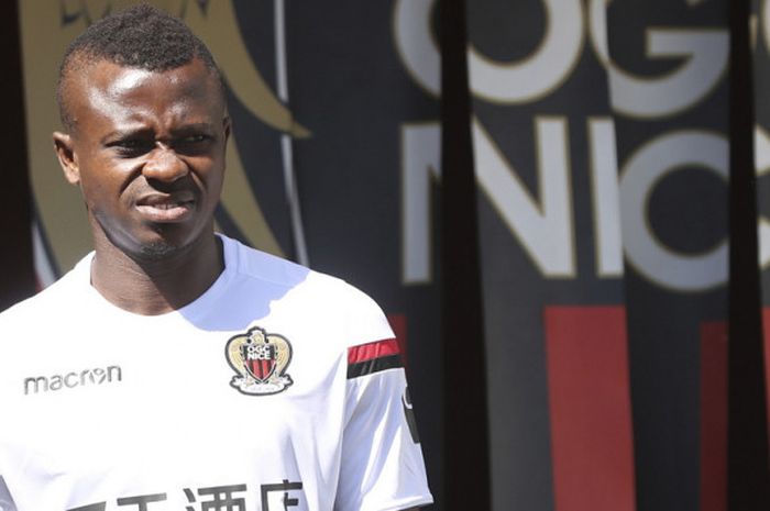 Ekspresi gelandang OGC Nice, Jean Michael Seri, dalam sesi latihan tim jelang pertandingan play-off Liga Champions menghadapi Napoli di Stadion Allianz Riviera, Nice, Prancis, pada 21 Agustus 2017.