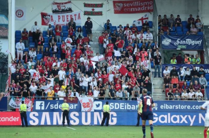 Suasana pertandingan Eibar vs Sevilla di Stadion Ipurua Municipal, Sabtu (29/9/2018)