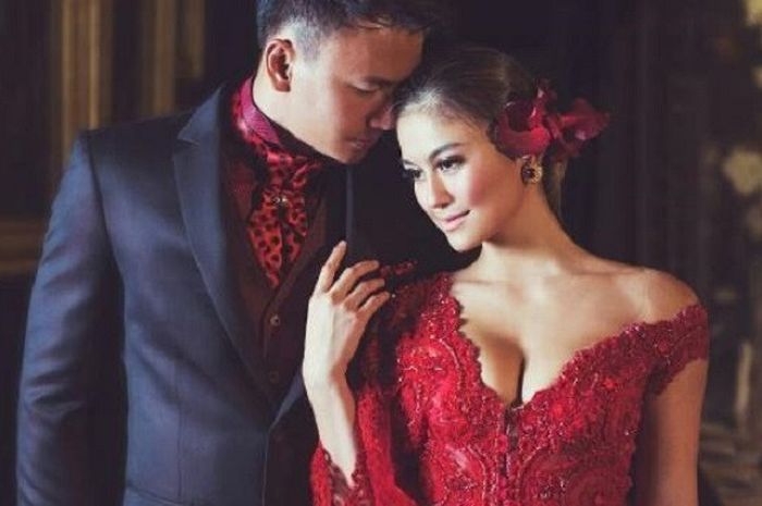 Wijaya Saputra bersama kekasihnya Agnes Monica