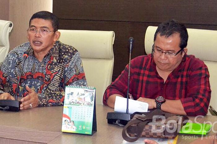 I Gusti Suryanegara staf ahli Gubernur Sumsel bidang Ekonomi menjelaskan penundaan pelaksanaan MXGP 2018 di Palembang, Jumat (8/9/2017) di Bina Praja Pemprov Sumsel.