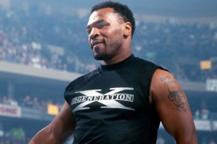 Momen saat Mike Tyson tampil pada ajang WrestleMania 14 yang digelar pada 29 Maret 1998.