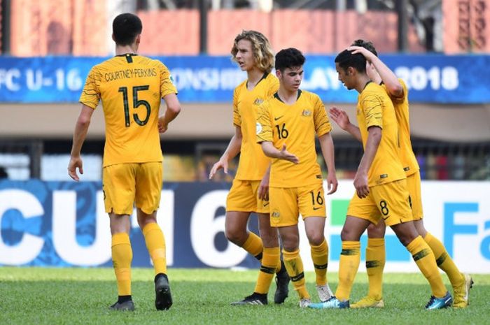 Timnas U-16 Australia melakukan selebrasi saat mencetak gol ke gawang timnas U-16 Afghanistan pada laga terakhir Grup D Piala Asia U-16 2018 di Stadion Petaling Jaya, Malaysia, Jumat (28/9/2018)