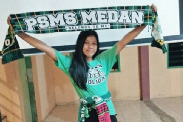 Sekretarist Smeck Girl beri dukungan semangat untuk PSMS Medan, Kamis (17/5/2018)