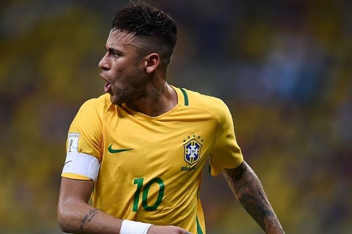 Reaksi penyerang Brasil, Neymar Jr., dalam laga Kualifikasi Piala Dunia 2018 lawan Uruguay di Recife, 25 Maret 2016.