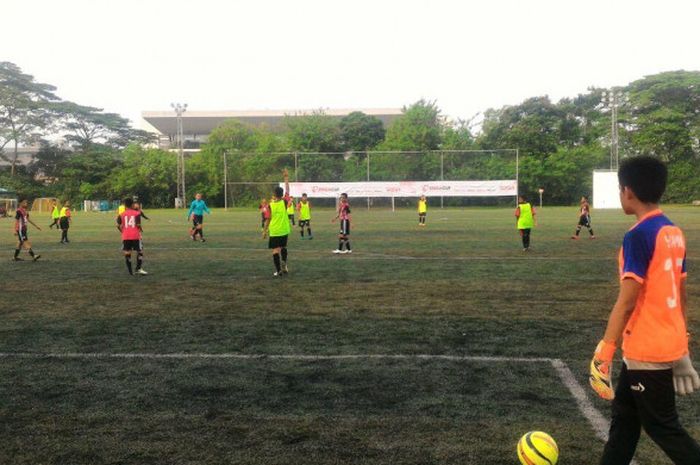 Suasana laga semifinal Singa Cup 2017 U-12 antara Imran Soccer Academy dan ASTAM Soccer School di Lapangan 3 The Cage Sports Park, Turf City, Singapura, Kamis (9/11/2017)
