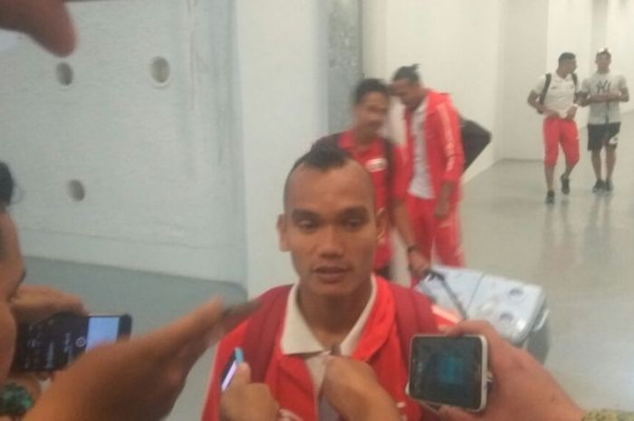 Pemain Persija Jakarta Riko Simanjuntak saat ditemui wartawan di Mixed Zone SUGBK setelah laga kontra Johor Darul Takzim, Selasa (10/4/2018).