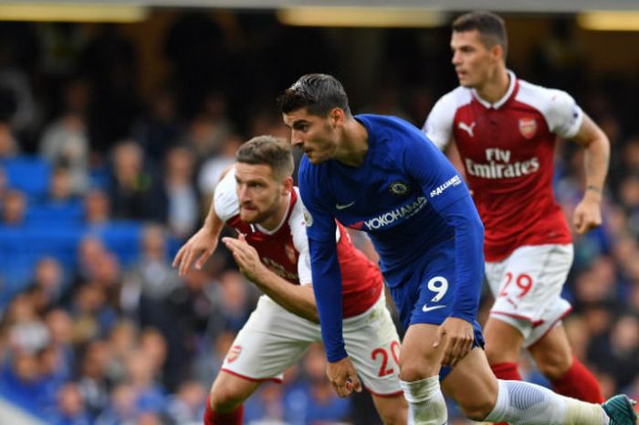 Pemain Chelsea, Alvaro Morata, beraksi dalam laga Liga Inggris melawan Arsenal di Stamford Bridge, Minggu  (17/9/2017).