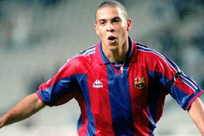 Ronaldo saat merayakan gol untuk FC Barcelona ke gawang AEK Larnaca dalam partai Piala Winners, 12 September 1996.