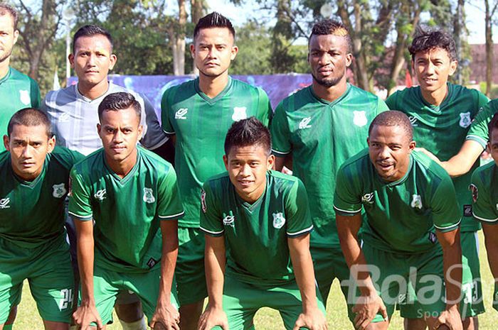 Pemain PSMS Medan berpose menjelang laga uji coba menghadapi Persiraja Banda Aceh dalam laga uji coba, Selasa (30/1/2018).