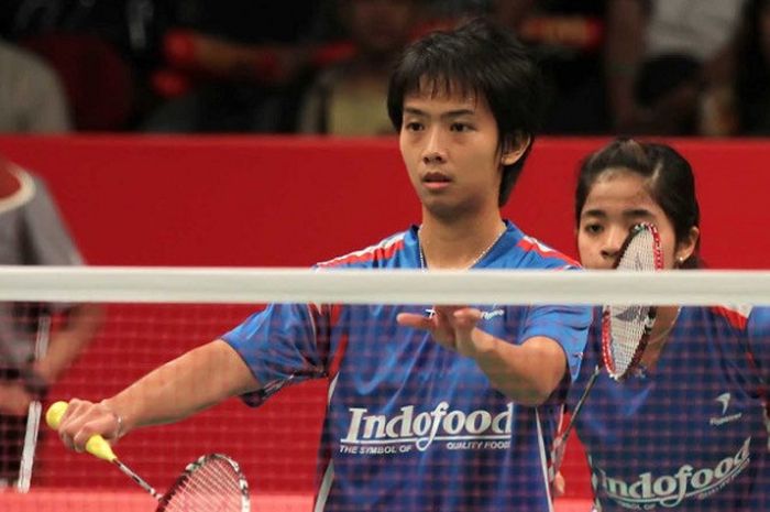 Pebulu tangkis ganda putri Jenna Gozali (depan) saat berpasangan dengan Suci Rizky Andini pada Indonesia Open 2013.