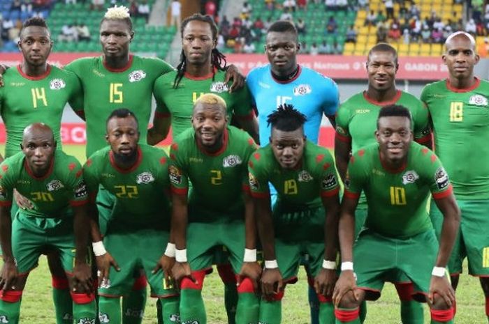 Skuat Burkina Faso berpose sebelum menghadapi Ghana pada laga perebutan tempat ketiga di Piala Afrika 2017 di Stade de Port-Gentil, Gabon, Sabtu (4/2/2017). 