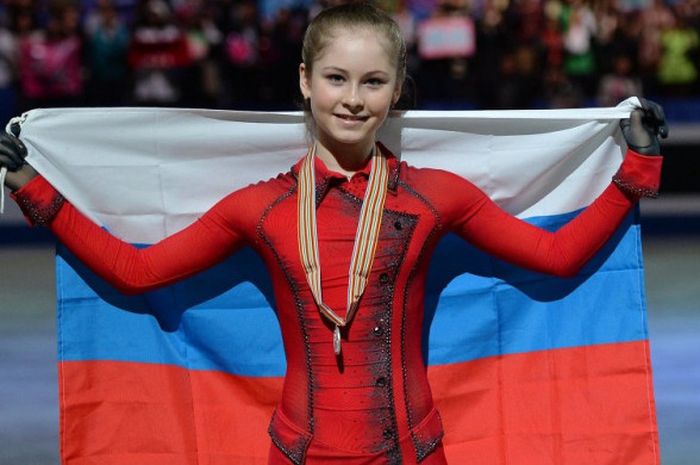Yulia Lipnitskaya saat membela Rusia di ajang Olimpiade Musim Dingin Sochi 2014 pada cabang olahraga skating