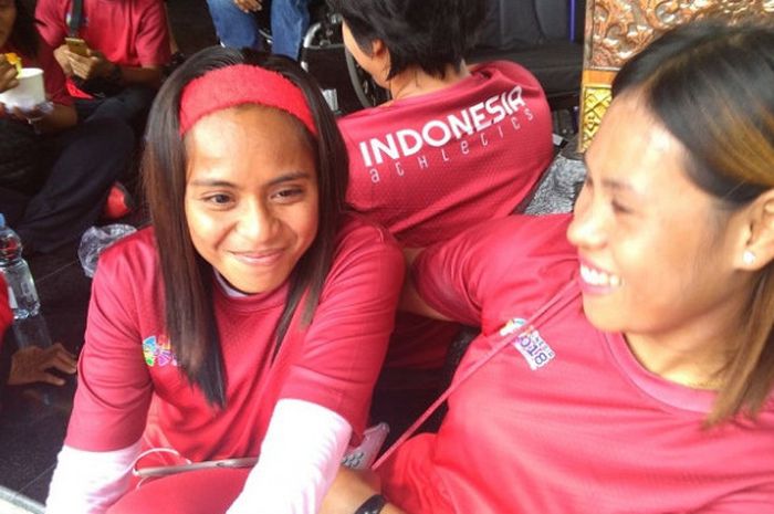 Atlet atletik yang akan tampil pada Asian Para Games 2018, Susan Ungu (memakai bando).