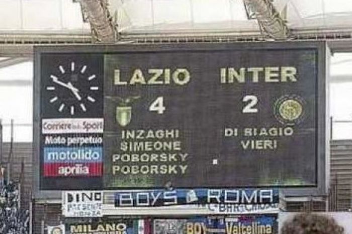 Hasil akhir pertandingan Lazio Vs Inter Milan pada musim 2001-2002 di Stadion Olimpico, Roma.